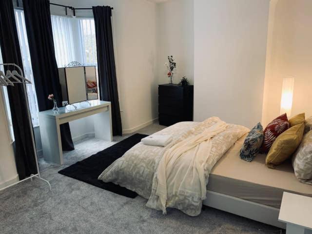 Modern & Luxurious Central Home - Free Parking Ліверпуль Екстер'єр фото